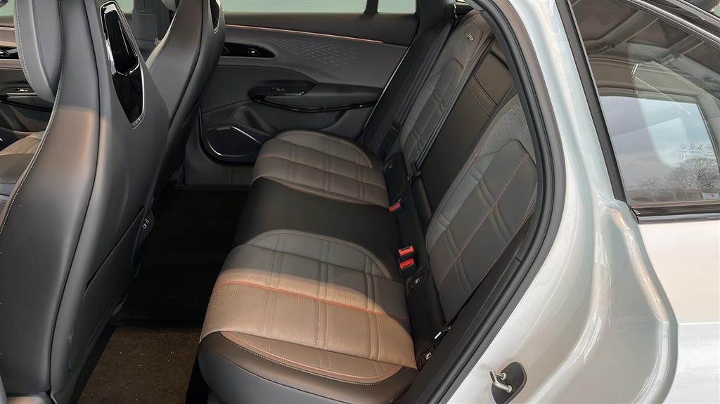 Hongqi EH7 EL Exclusive 339HK Aut. - Image 7