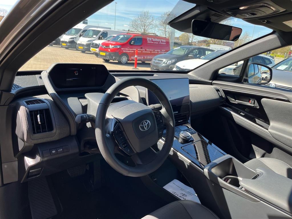 Toyota BZ4X EL Executive 204HK 5d Aut. - Image 9