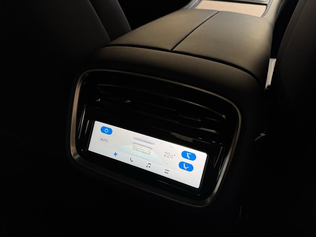 Exlantix ES EL AWD 480HK 5d Aut. - Image 13