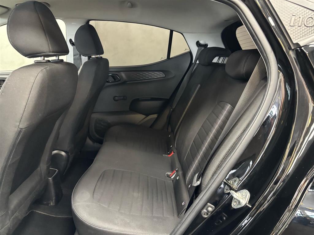 Hyundai i10 1,0 Essential 67HK 5d - Image 6
