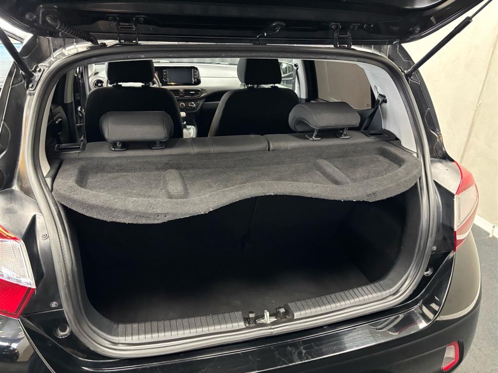 Hyundai i10 1,0 Essential 67HK 5d - Image 7