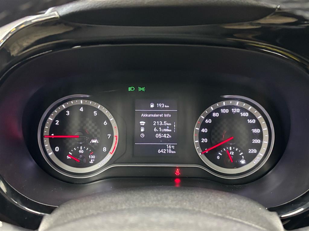 Hyundai i10 1,0 Essential 67HK 5d - Image 13