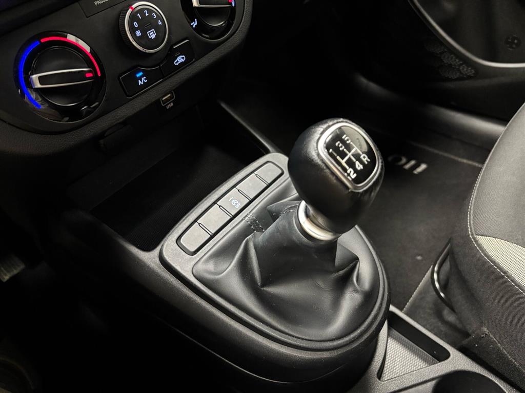 Hyundai i10 1,0 Essential 67HK 5d - Image 14