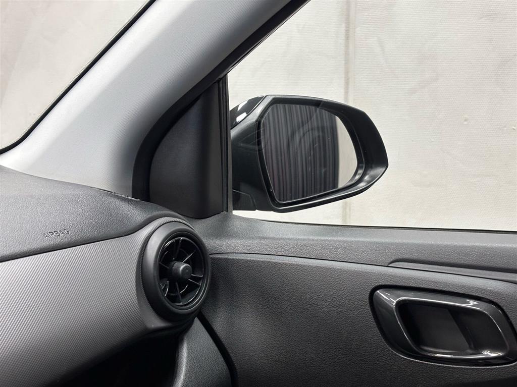 Hyundai i10 1,0 Essential 67HK 5d - Image 22