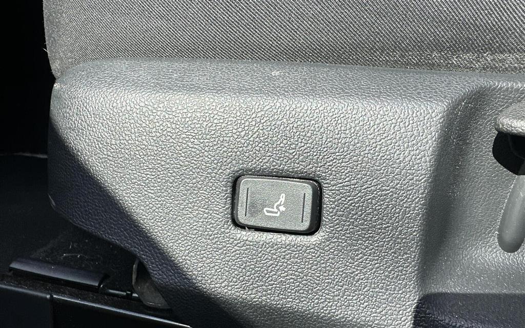 Toyota Corolla Touring Sports 1,8 Hybrid H3 TREK Smart E-CVT 122HK Stc Trinl. Gear - Image 21