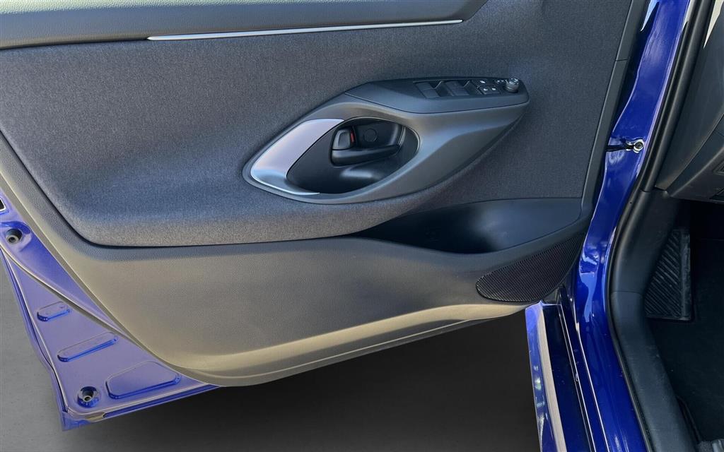Mazda 2 1,5 VVT-I Hybrid Homura Plus CVT 116HK 5d Trinl. Gear - Image 15