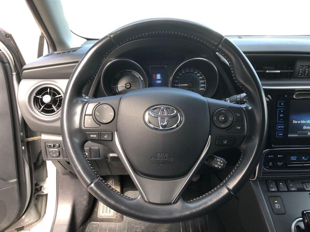 Toyota Auris Touring Sports 1,8 Hybrid H2 Selected Bi-tone 136HK Stc Aut. - Image 11