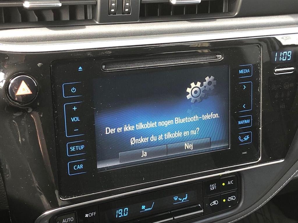 Toyota Auris Touring Sports 1,8 Hybrid H2 Selected Bi-tone 136HK Stc Aut. - Image 20