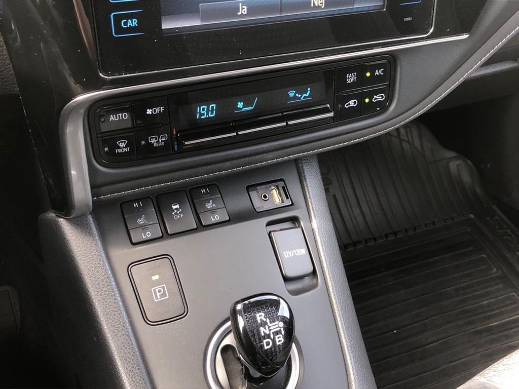 Toyota Auris Touring Sports 1,8 Hybrid H2 Selected Bi-tone 136HK Stc Aut. - Image 24