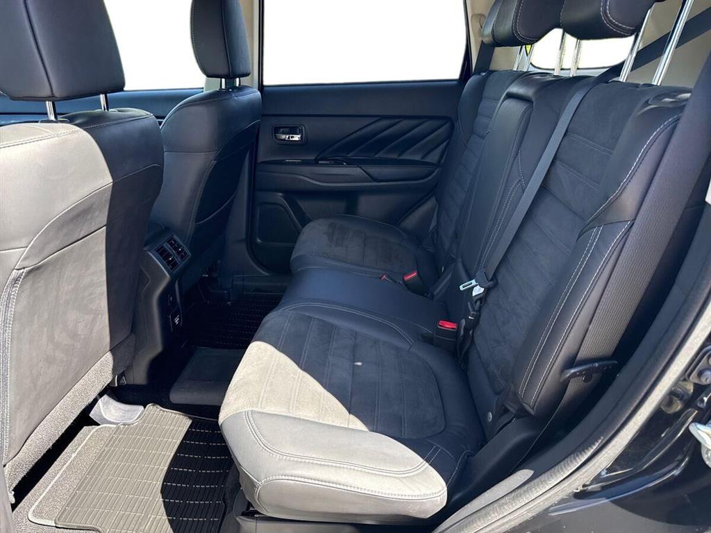 Mitsubishi Outlander 2,4 PHEV Plugin-hybrid Limited 4WD 224HK 5d 6g Trinl. Gear - Image 11