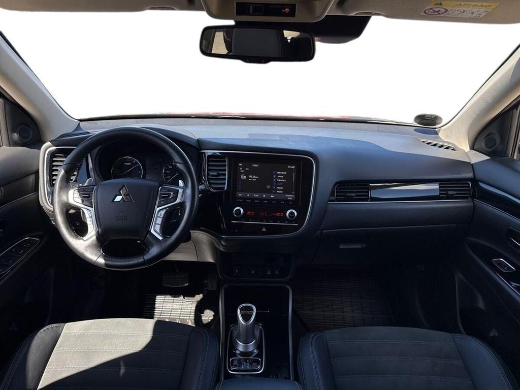 Mitsubishi Outlander 2,4 PHEV Plugin-hybrid Limited 4WD 224HK 5d 6g Trinl. Gear - Image 12