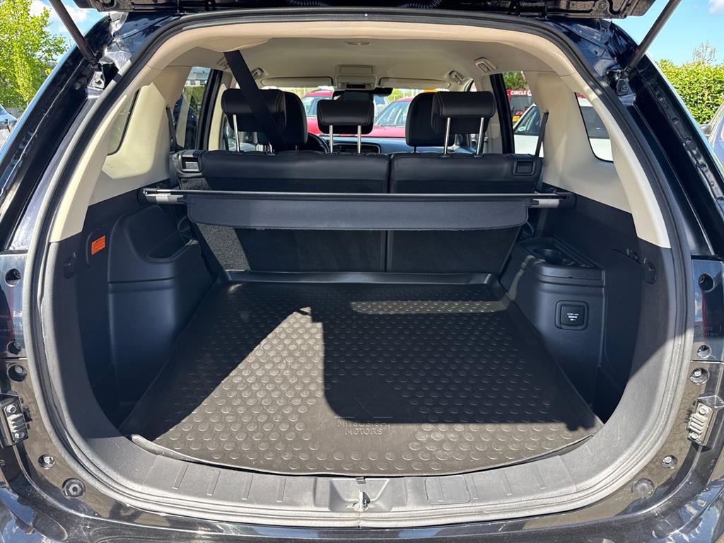 Mitsubishi Outlander 2,4 PHEV Plugin-hybrid Limited 4WD 224HK 5d 6g Trinl. Gear - Image 13