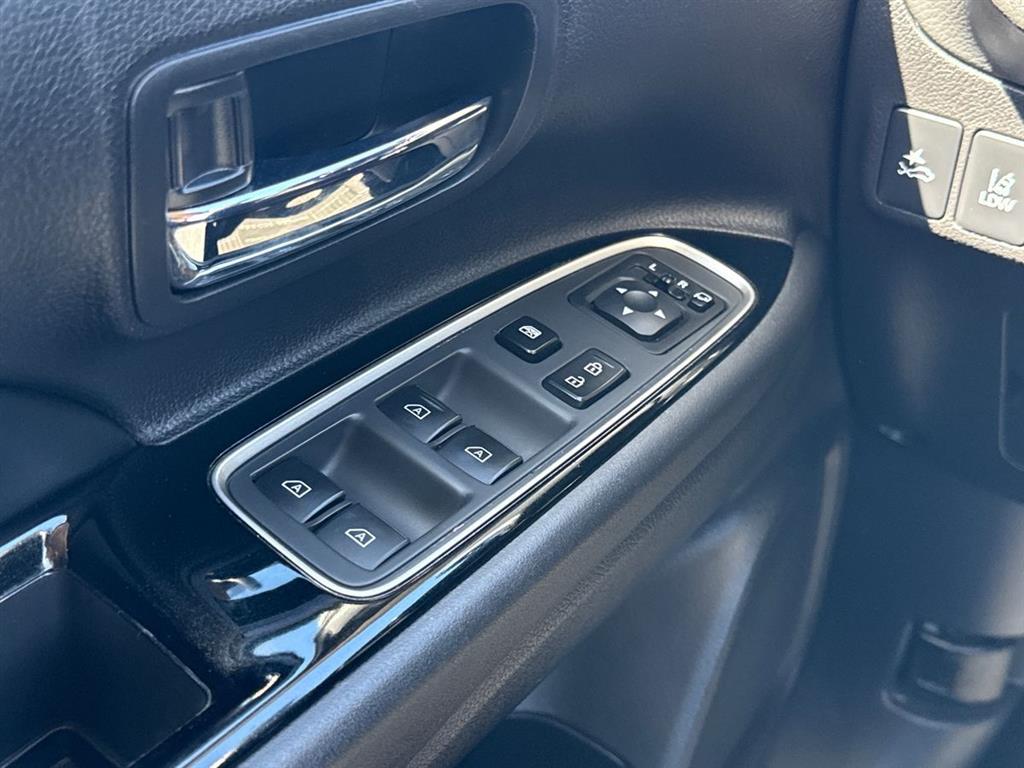 Mitsubishi Outlander 2,4 PHEV Plugin-hybrid Limited 4WD 224HK 5d 6g Trinl. Gear - Image 18