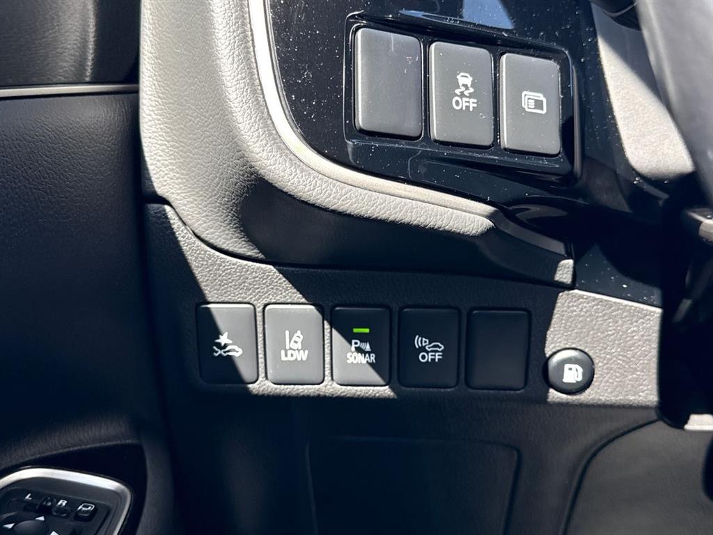 Mitsubishi Outlander 2,4 PHEV Plugin-hybrid Limited 4WD 224HK 5d 6g Trinl. Gear - Image 19