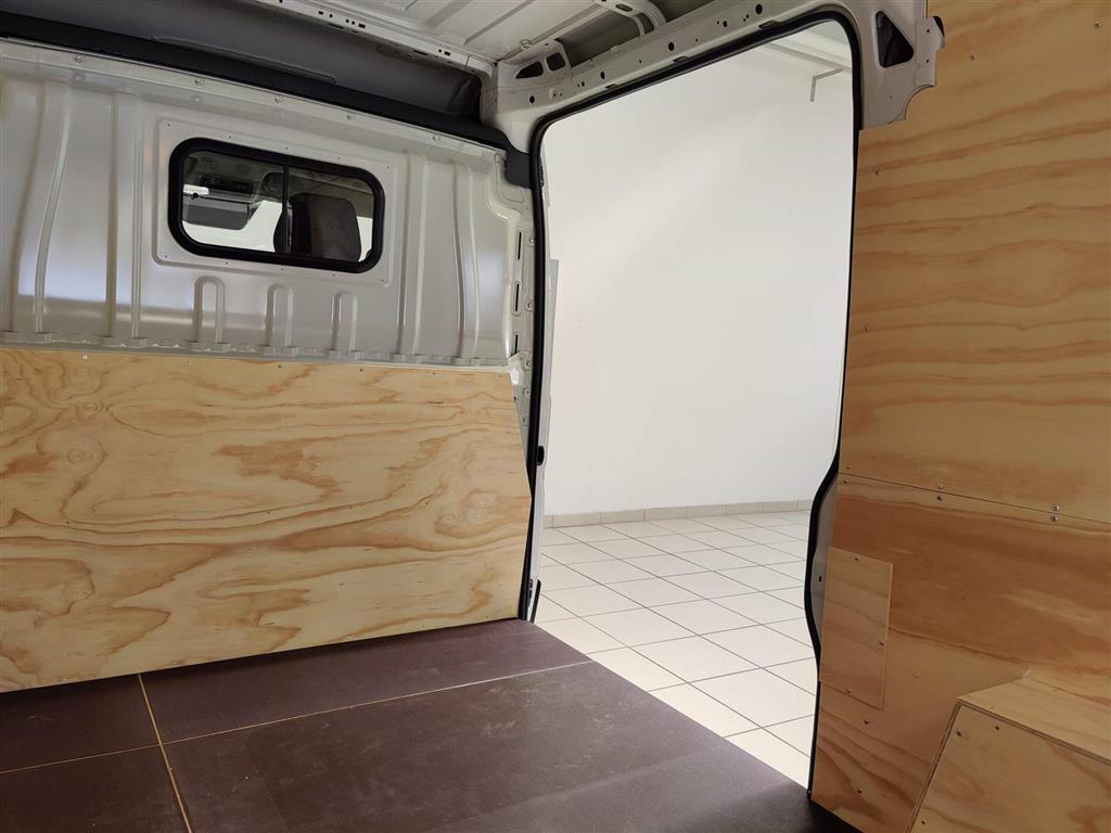 Peugeot Boxer 333 L2H2 2,2 BlueHDi Premium 140HK Van 6g - Image 6