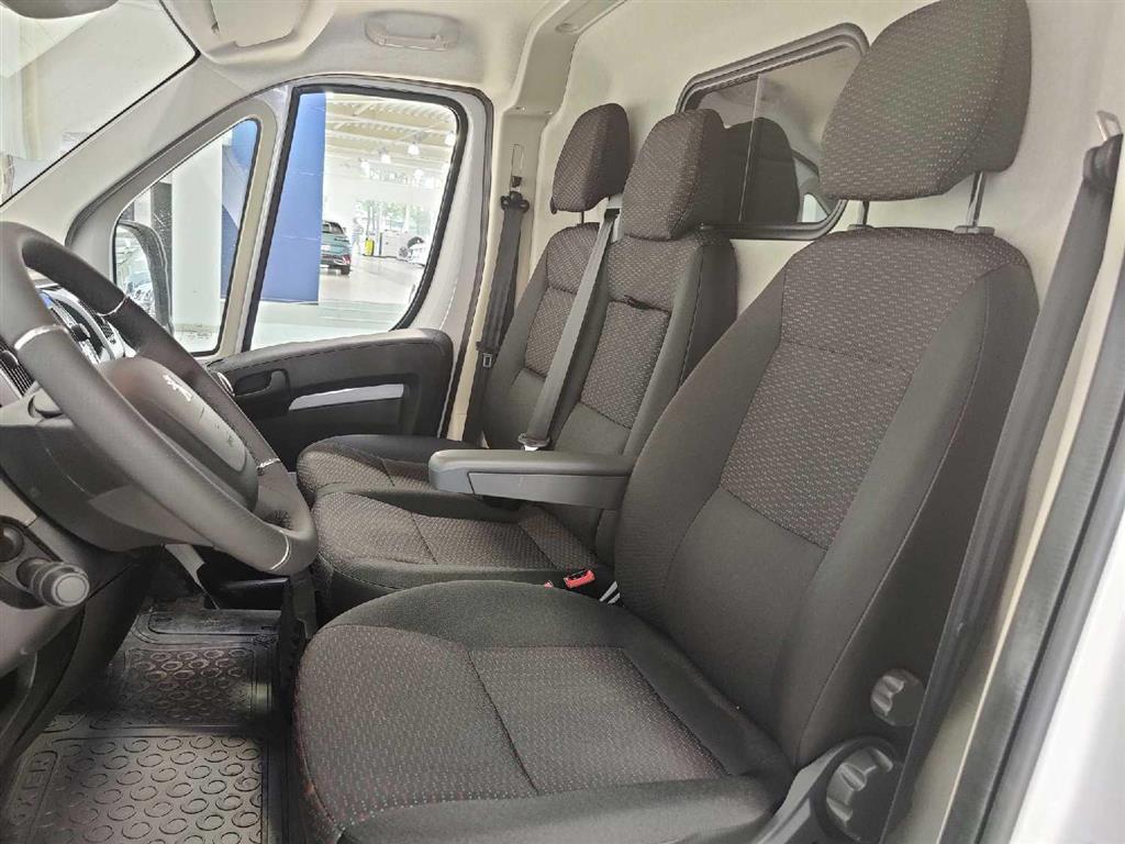 Peugeot Boxer 333 L2H2 2,2 BlueHDi Premium 140HK Van 6g - Image 7