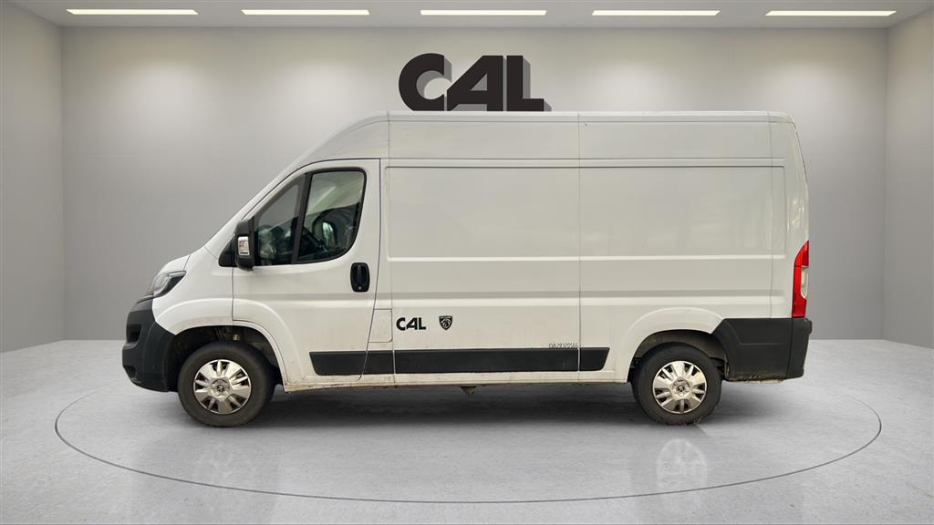 Peugeot Boxer 333 L2H2 2,2 BlueHDi Premium 140HK Van 6g - Image 2