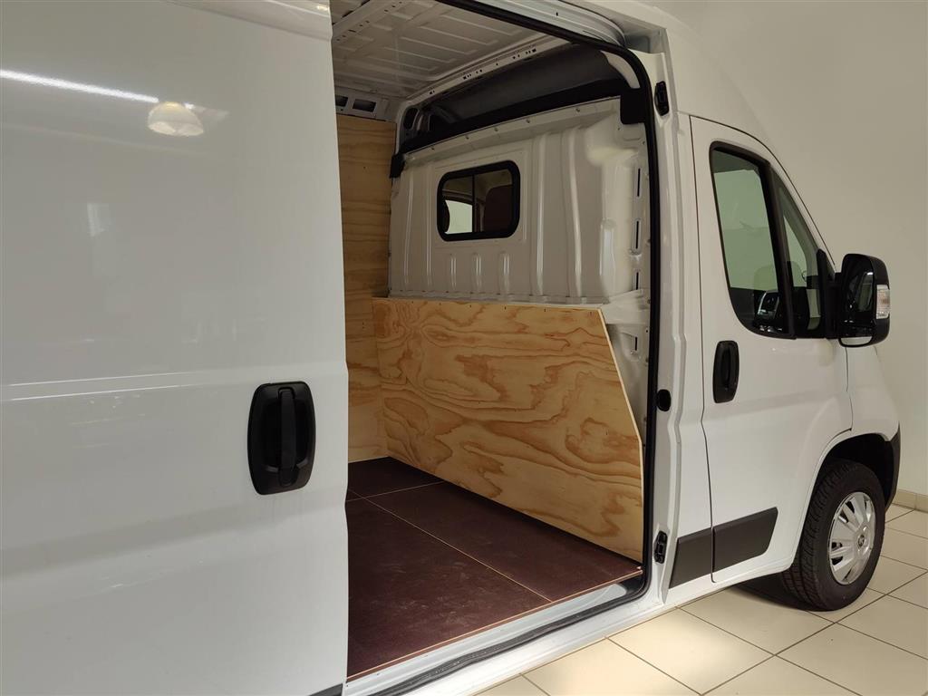 Peugeot Boxer 333 L2H2 2,2 BlueHDi Premium 140HK Van 6g - Image 5