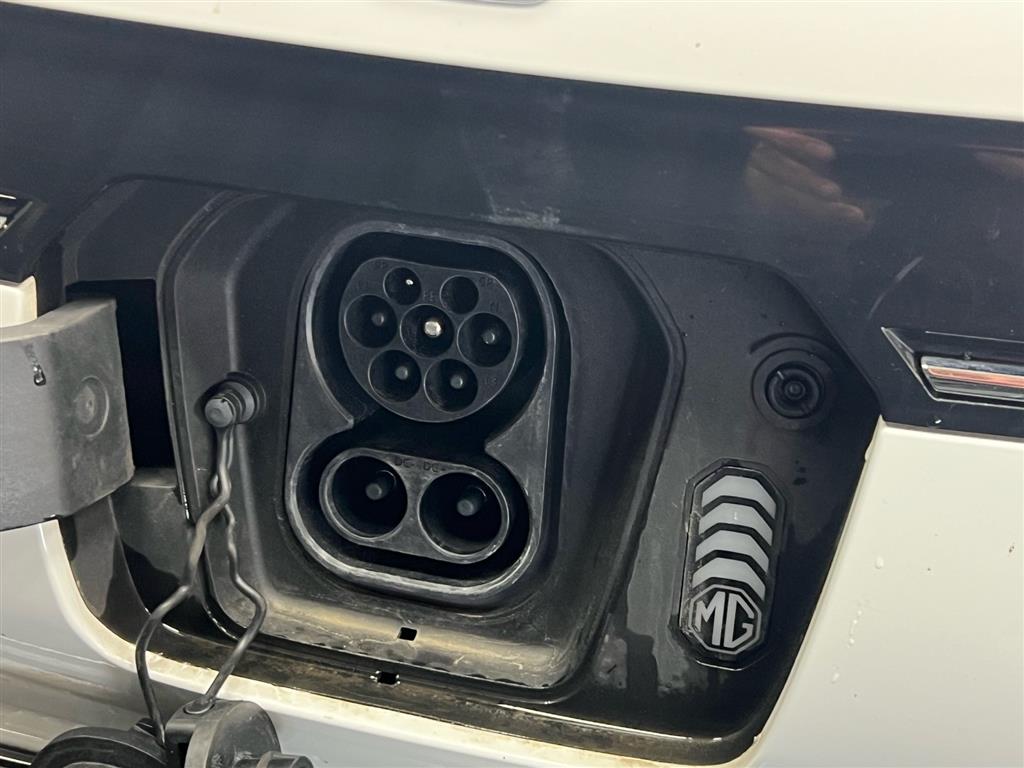 MG MG5 Electric EL Standard Range Luxury 177HK Stc Trinl. Gear - Image 9