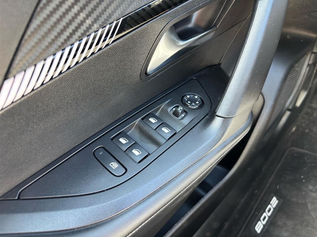 Peugeot 2008 1,2 PureTech Allure EAT8 130HK 5d 8g Aut. - Image 17