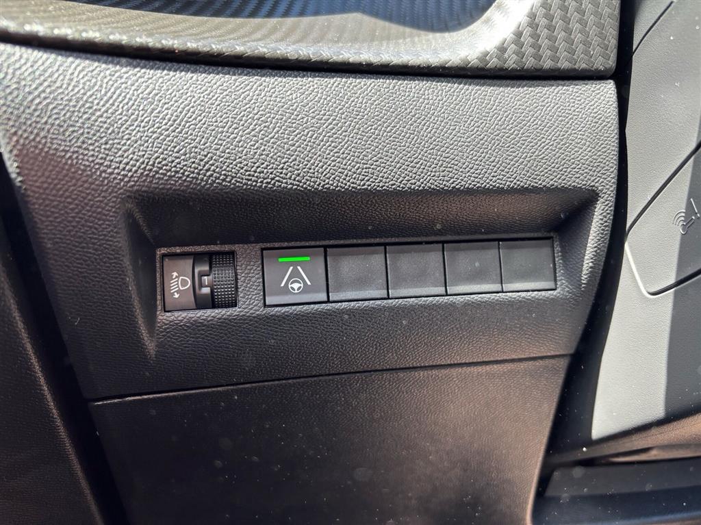 Peugeot 2008 1,2 PureTech Allure EAT8 130HK 5d 8g Aut. - Image 18