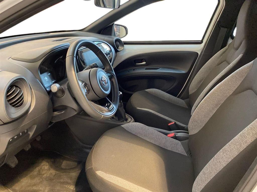 Toyota Aygo X 1.0 benzin (72 hk) Active - Image 18