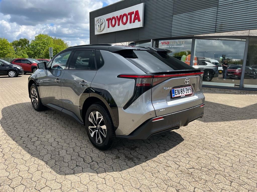 Toyota BZ4X EL Executive Panorama Bitone 224HK 5d Aut. - Image 2