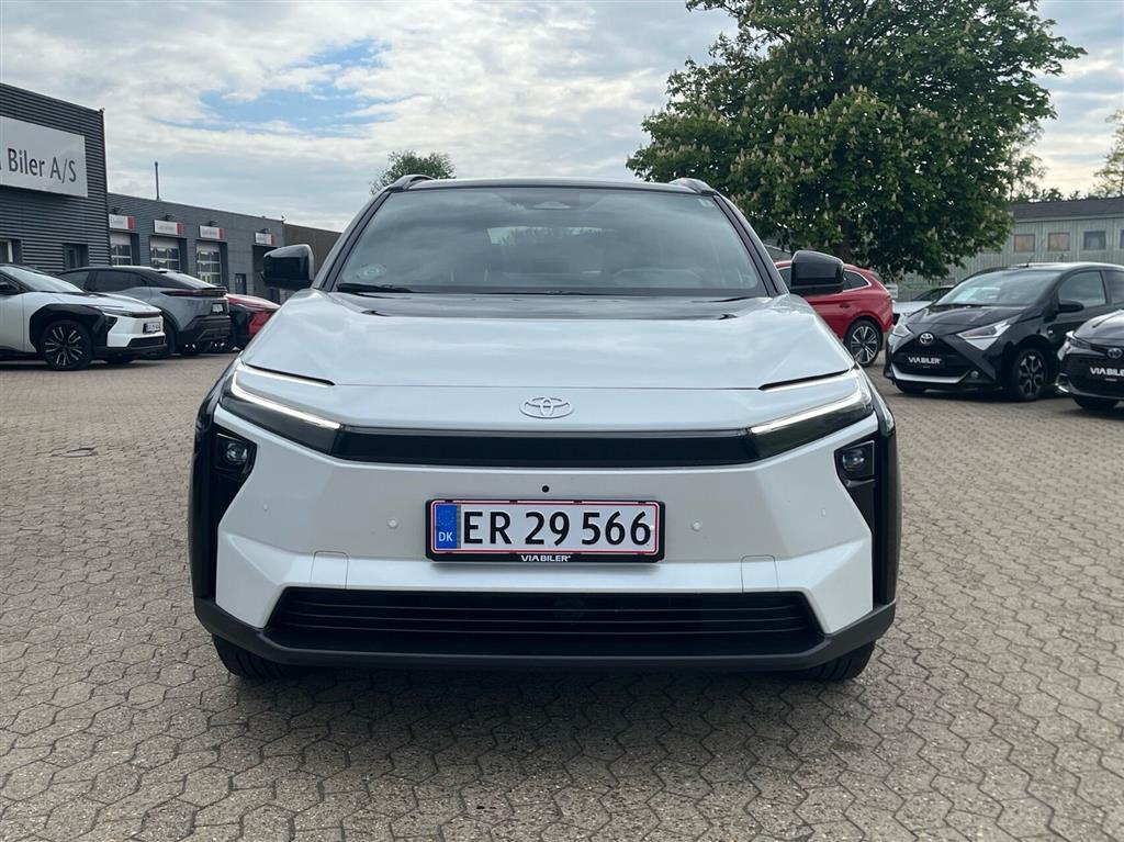 Toyota BZ4X EL Executive Panorama Bitone AWD 343HK 5d Aut. - Image 4