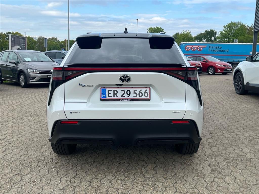 Toyota BZ4X EL Executive Panorama Bitone AWD 343HK 5d Aut. - Image 5