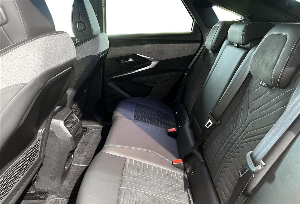 Peugeot e-3008 EL GT Pack 210HK 5d Aut. - Image 6