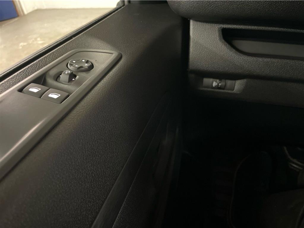 Peugeot e-Expert L2 EL Premium 136HK Van Aut. - Image 15