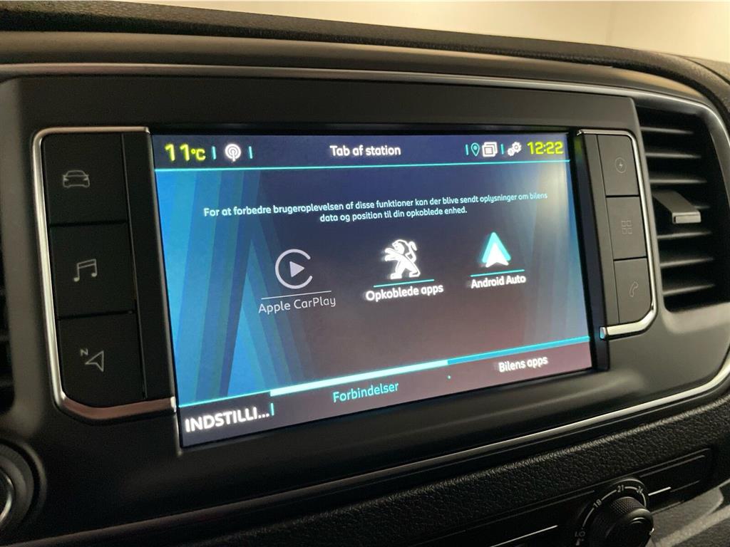 Peugeot e-Expert L2 EL Premium 136HK Van Aut. - Image 17
