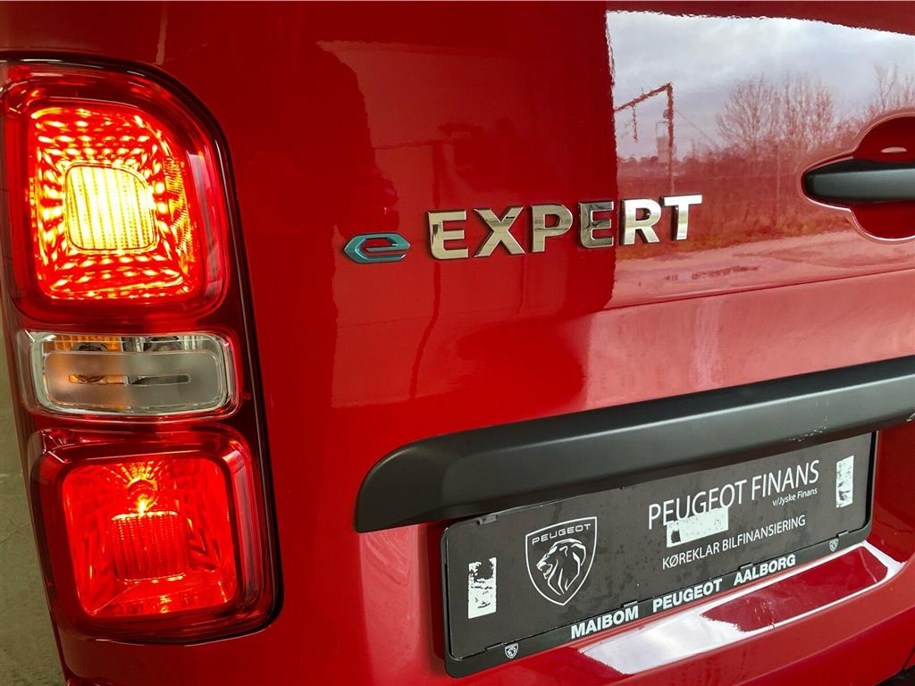 Peugeot e-Expert L2 EL Premium 136HK Van Aut. - Image 22
