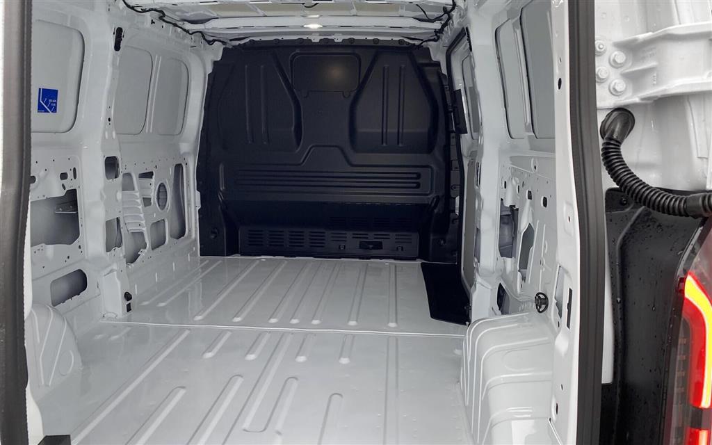 Ford E-Transit Custom 340 L2H1 EL Trend 218HK Van Aut. - Image 10