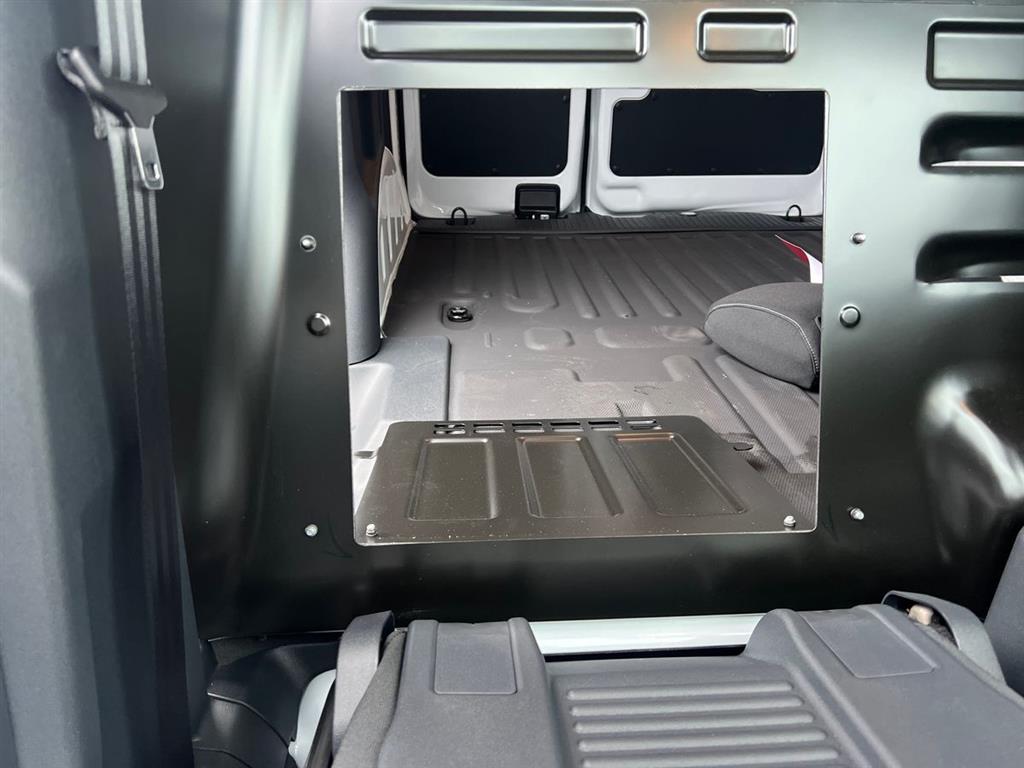 Ford E-Transit Courier EL Trend 136HK Van Aut. - Image 17