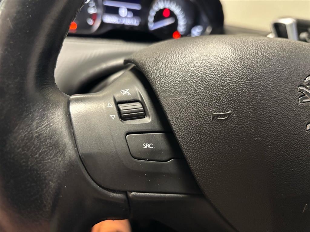 Peugeot 2008 1,2 PureTech Exclusive Plus 130HK 5d 6g - Image 10