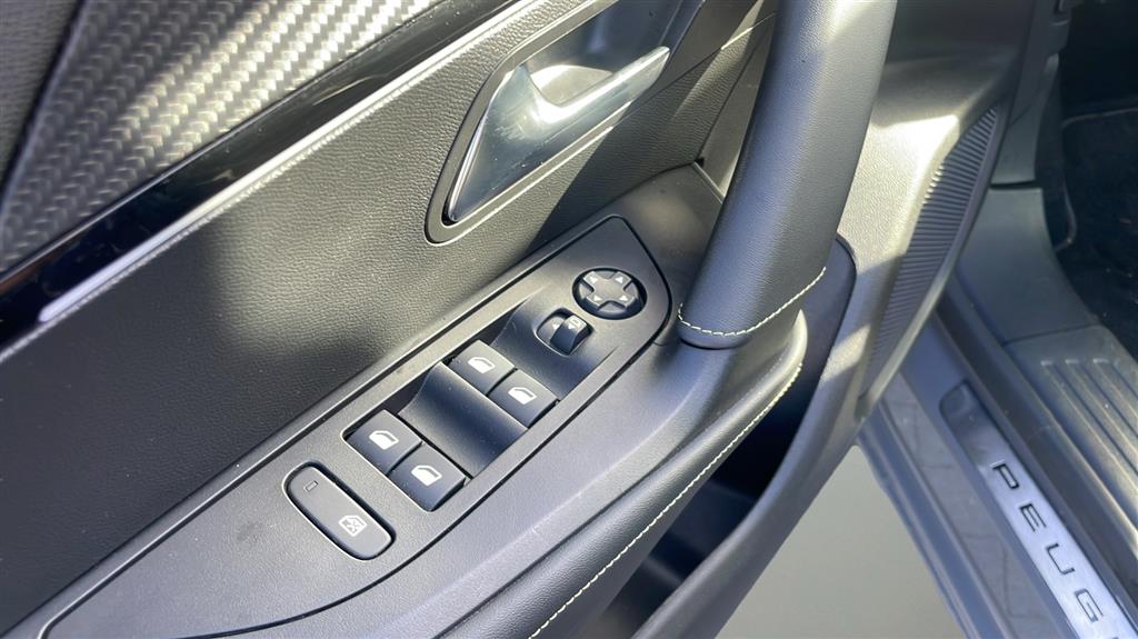 Peugeot e-2008 EL GT 156HK 5d Aut. - Image 9