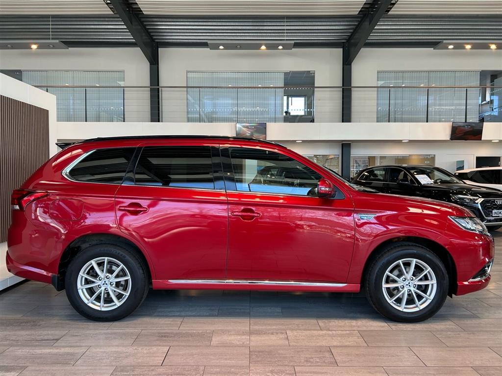 Mitsubishi Outlander 2,0 PHEV Plugin-hybrid Instyle 4WD 200HK 5d 6g Trinl. Gear - Image 3
