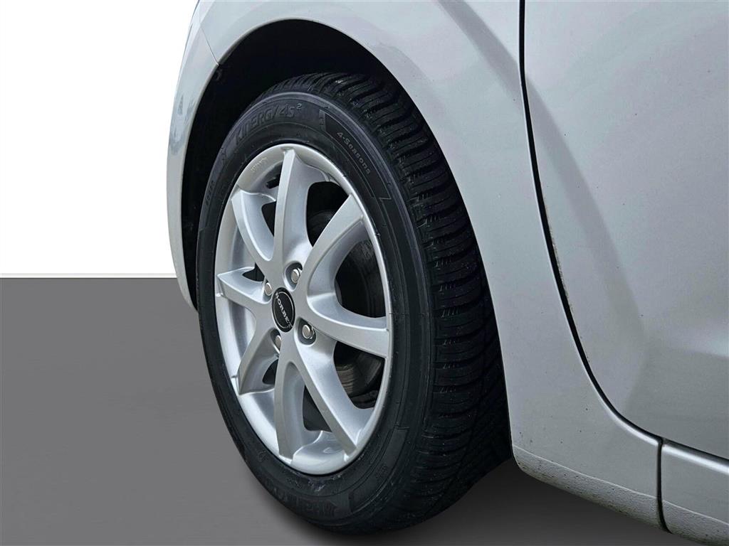 Hyundai i10 1,0 Advanced 67HK 5d - Image 19