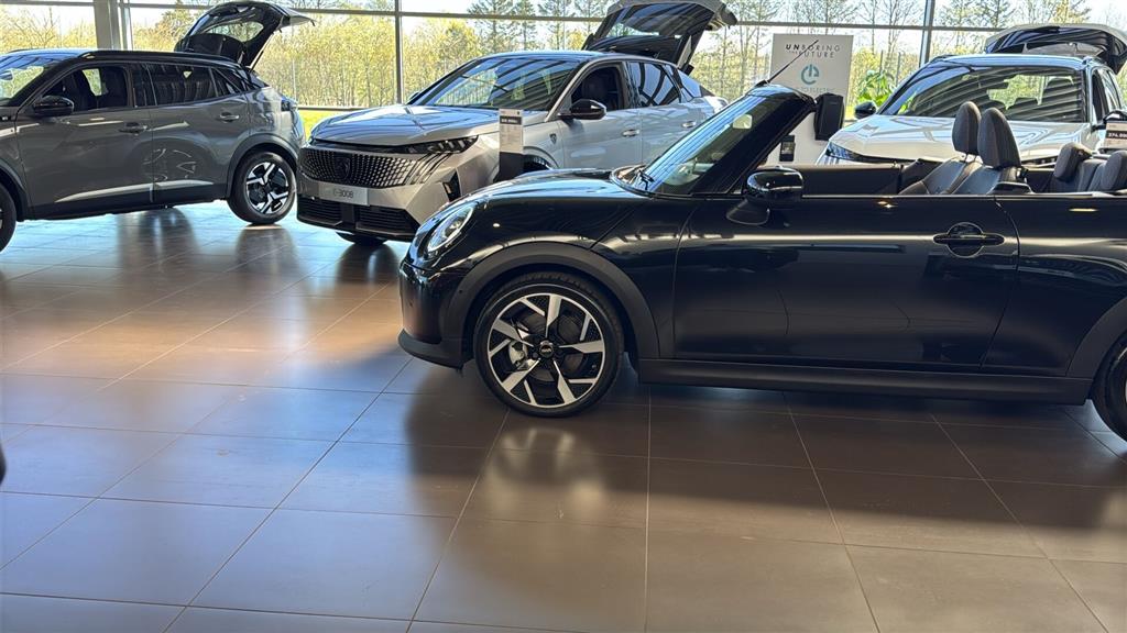 Mini Cooper C 2,0 Classic Trim Option Level M Steptronic 163HK Cabr. 7g Aut. - Image 18