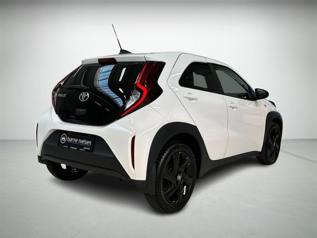 Toyota Aygo X 1,0 VVT-I Active 72HK 5d - Image 2
