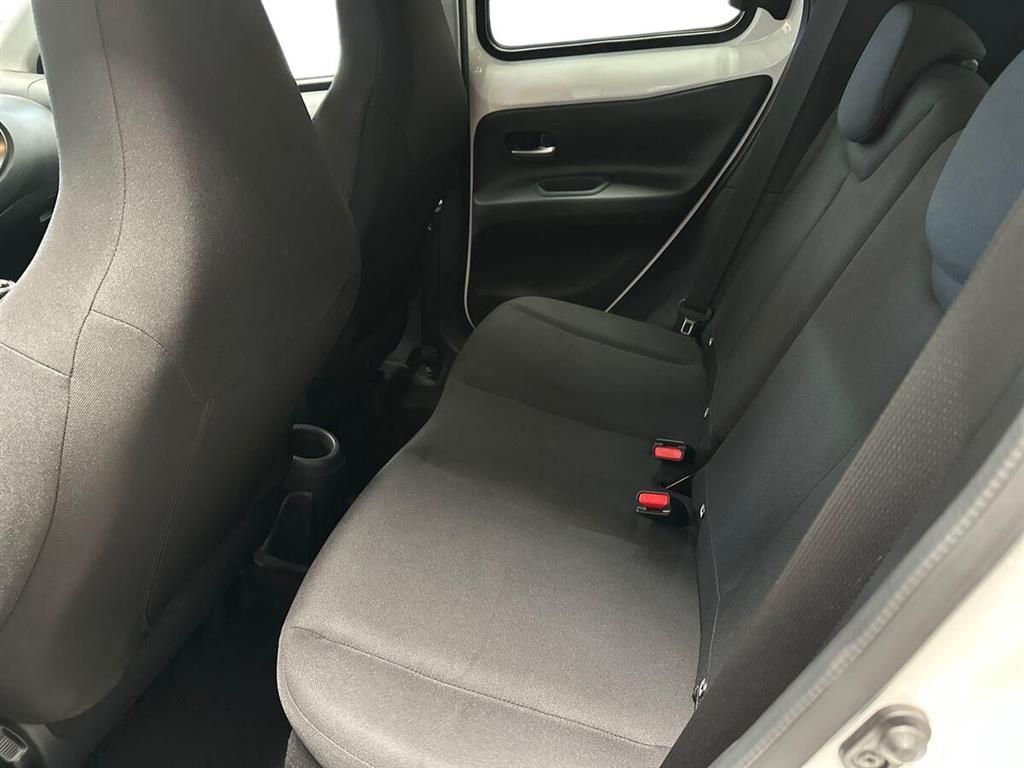 Toyota Aygo X 1,0 VVT-I Active 72HK 5d - Image 12