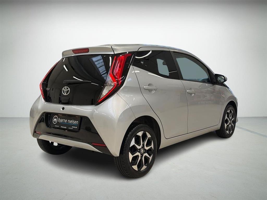 Toyota Aygo 1,0 VVT-I X-Press 72HK 5d - Image 2