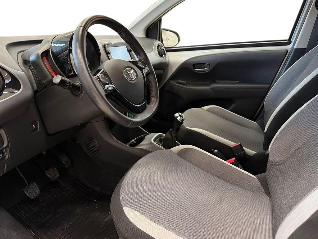 Toyota Aygo 1,0 VVT-I X-Press 72HK 5d - Image 3