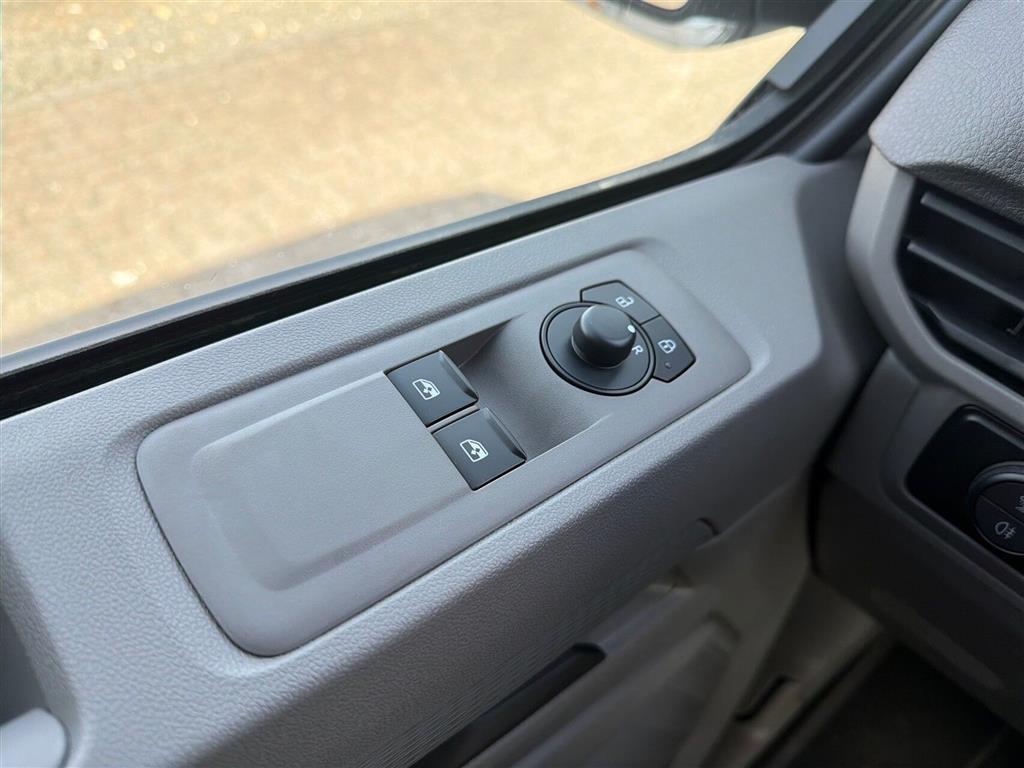 VW e-Transporter T19 Kort EL Comfort 136HK Van Aut. - Image 15