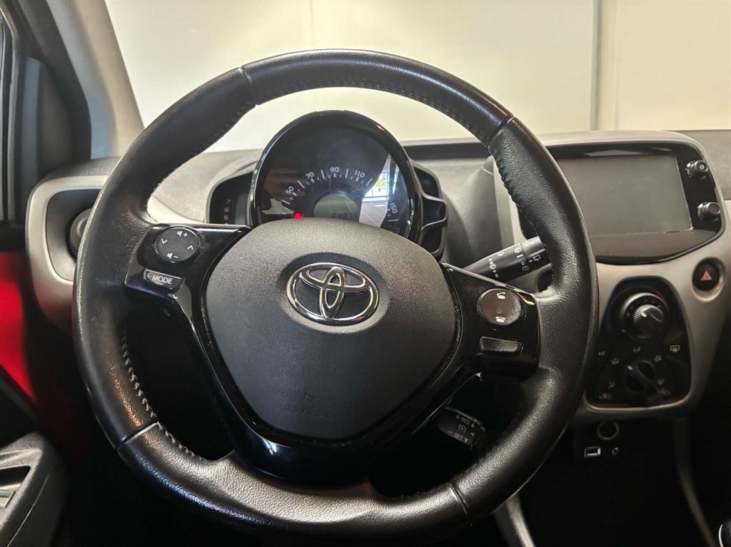 Toyota Aygo 1,0 VVT-I X-Play + X-Touch 69HK 5d - Image 7