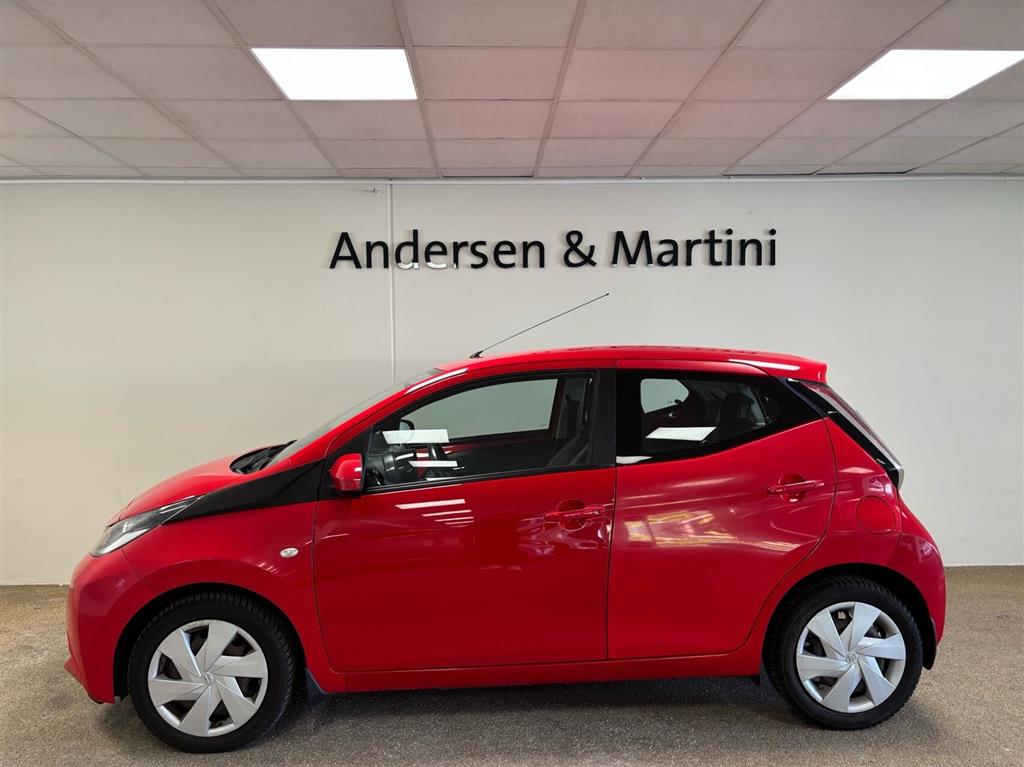 Toyota Aygo 1,0 VVT-I X-Play + X-Touch 69HK 5d - Image 2