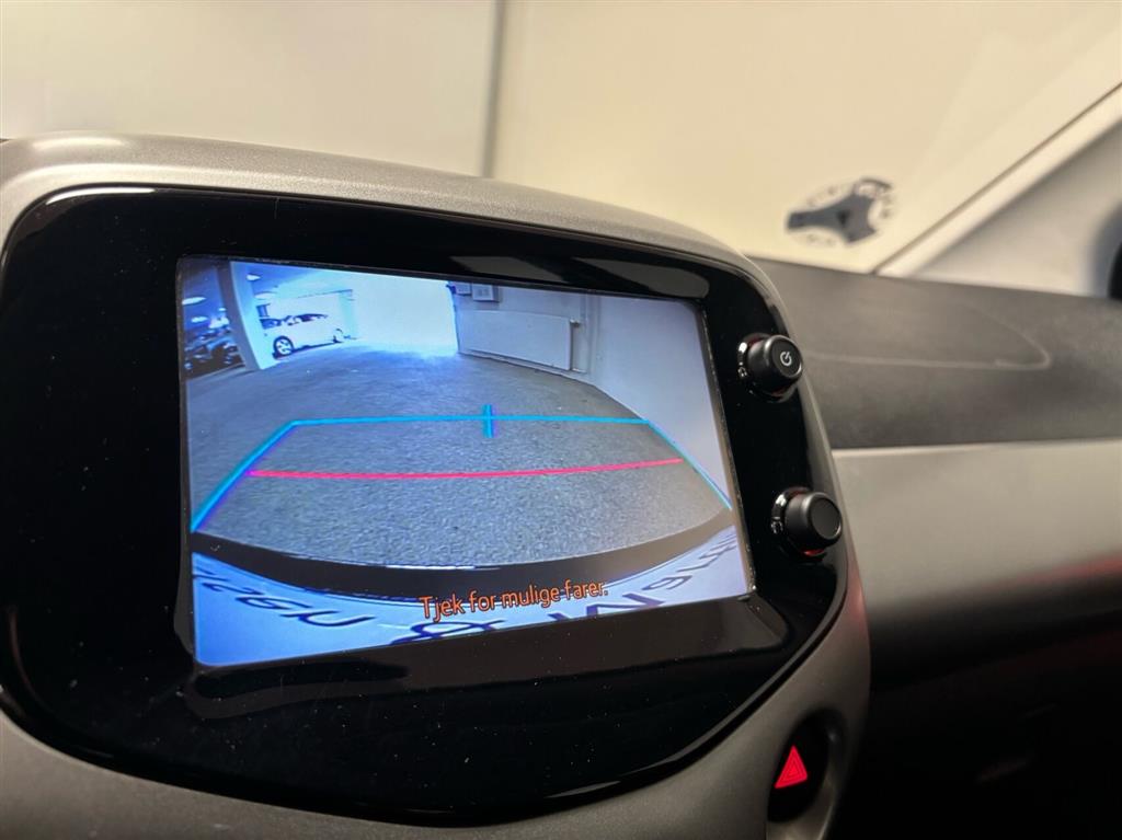 Toyota Aygo 1,0 VVT-I X-Play + X-Touch 69HK 5d - Image 11