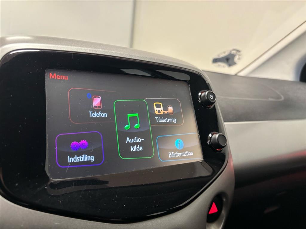 Toyota Aygo 1,0 VVT-I X-Play + X-Touch 69HK 5d - Image 12