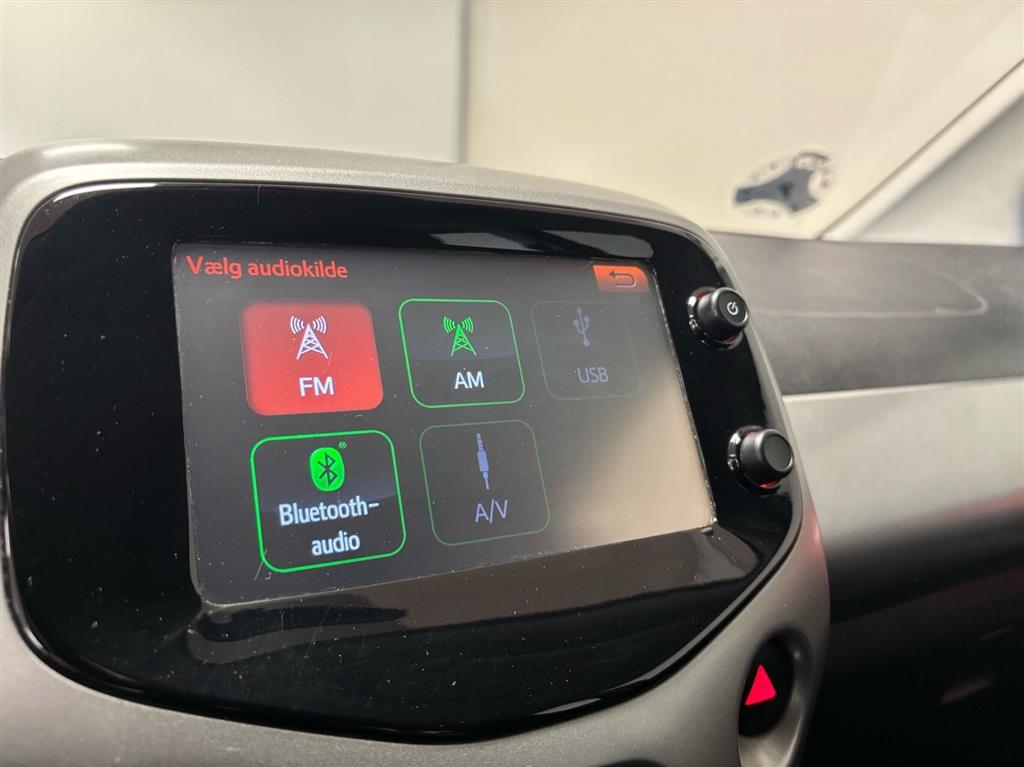 Toyota Aygo 1,0 VVT-I X-Play + X-Touch 69HK 5d - Image 13